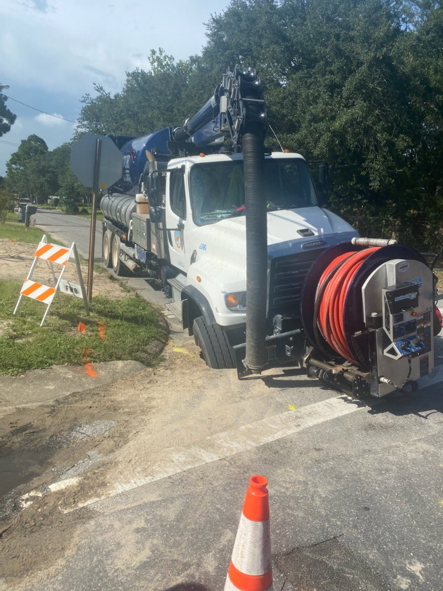 ⚠️Sinkhole: 1 Truck: 0 ⚠️

Expect delays at Hughes st NE &amp; Nebraska Ave NE