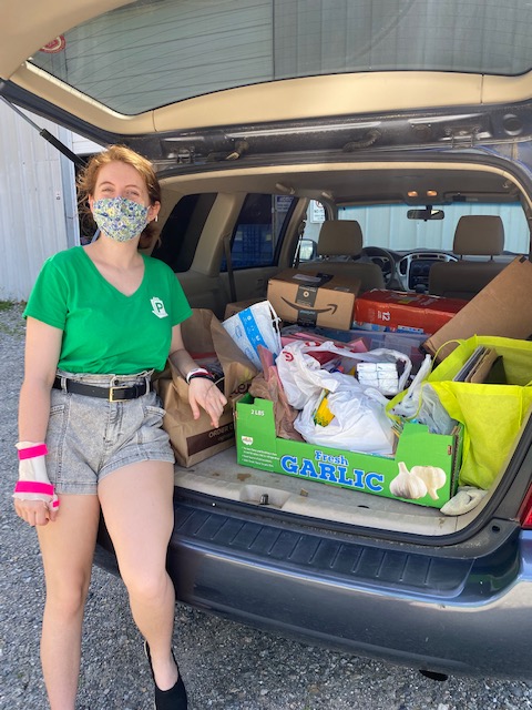 We are looking for a driver on Thursday if any one is available! Click the link below to sign up.

Yesterday was also our first day collecting for Crayons2Calculators, and so many people donated. Thank you all so much!!

foodshuttle.galaxydigital.com/need/detail/?n…