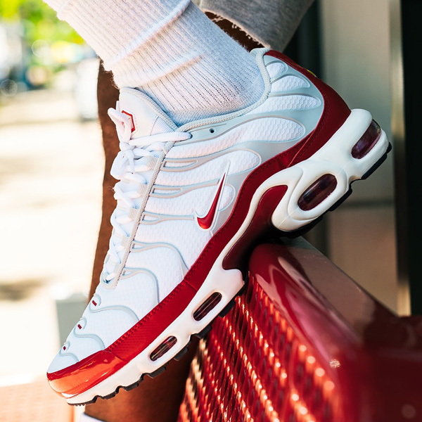vitalidad Serpiente Corresponsal Kicks Deals on Twitter: "Select sizes for the "OG Red" Nike Air Max Plus  are a few bucks UNDER retail at $136 + FREE shipping. BUY HERE -&gt;  https://t.co/8tdC2IVGeD (promotion - use