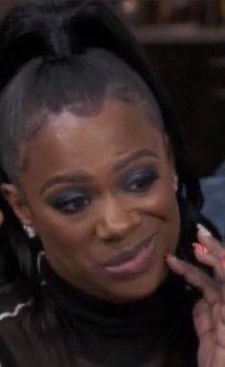 KarenHugersWig's tweet photo. ...... Why do y’all give Hazel E the time of day considering she hates gays &amp; dark skin women. Pay her dust. https://t.co/Fxa0H2Tt06