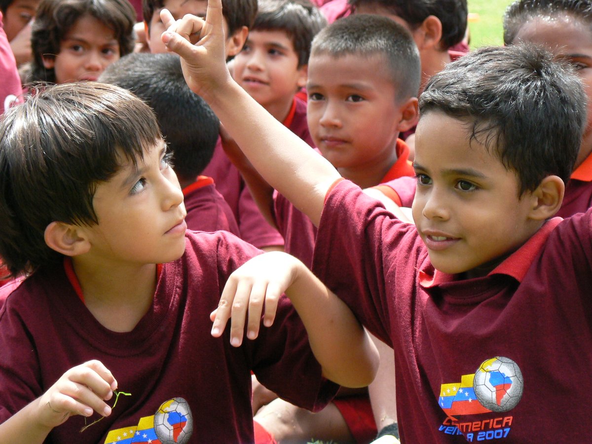 AntonuccioSanoP's tweet photo. Fotografía de Pedro Antonuccio Sanó #venezuelahermosa #elsecretomejorguardadodelcaribe #inauguración #copaamericavenezuela2007 #estadioolimpicoucv #caracas 2007 #venezuela #vamosvinotinto #vamosvinotinto🇻🇪 #futbolmenor #copaamerica2021 #copaamerica2007 #portraits #ritratto https://t.co/rjOxgexBiV
