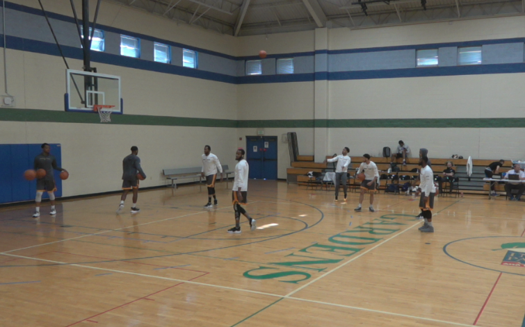 Colts_Law's tweet photo. Pre-game warm-up's here at Municipal Gardens.
#IndyExpress hosting the @CuseStallions in the Final 4 of the @TBLproleague playoffs! https://t.co/pnfsJv1b9C