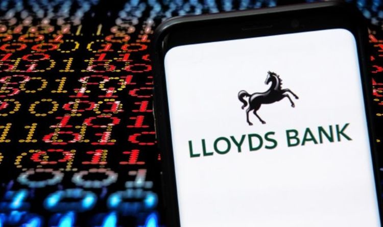 Text #Scam claiming its from <a href="/LloydsBank/">Lloyds</a> - don't fall for it
#lowlife <a href="/Mattallwright/">Matt Allwright</a> 
bit.ly/36COlA1
