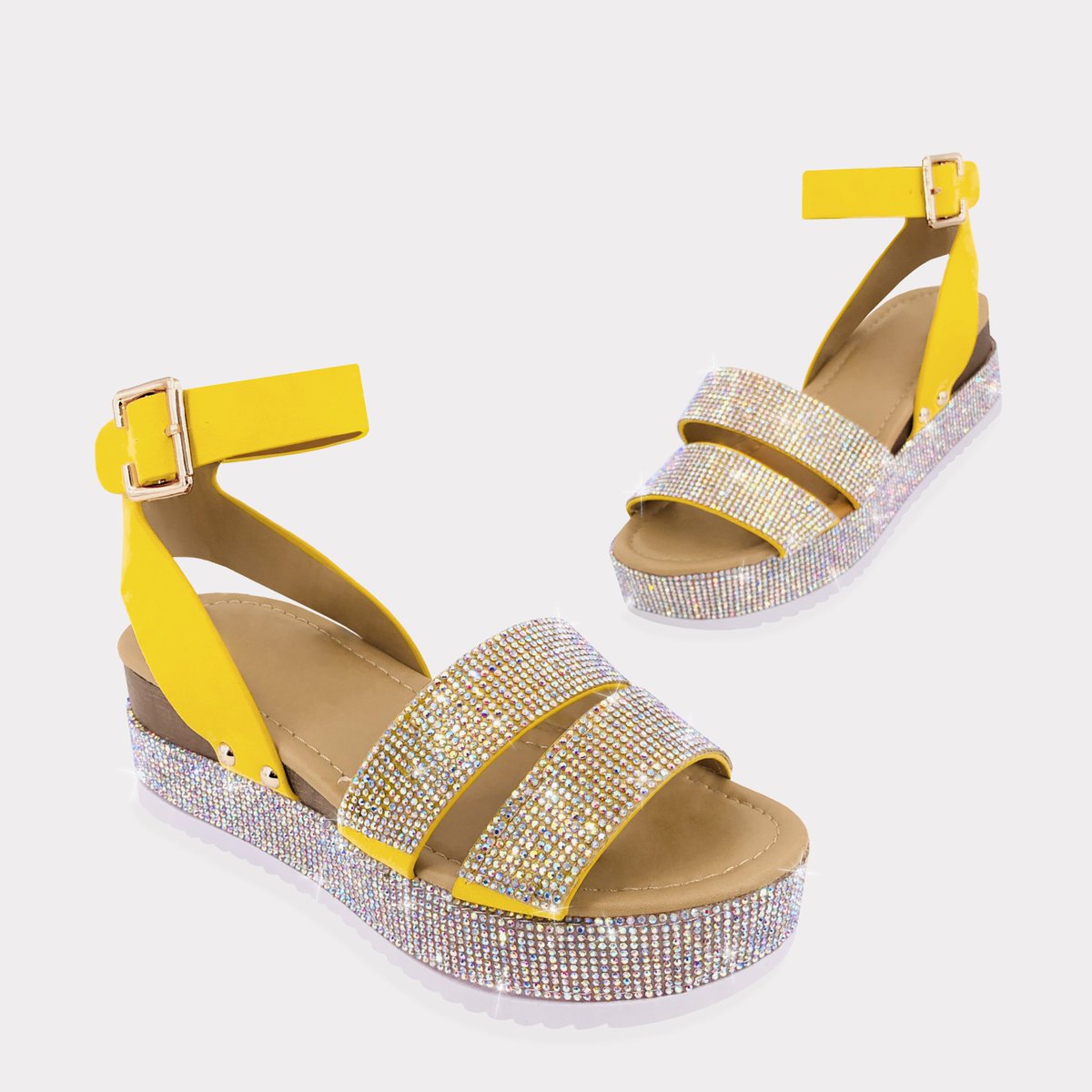 MYSHOESMEXICO's tweet photo. 💛 ¡Un encanto de diseño con el color icónico de la temporada y brillos ✨ que te harán lucir RADIANTE!
.
Style: Edict Amarillo 💛
.
#myshoesmexico #amoloszapatos #shoeaddict #shoeaholic #sandals #shoes #sandalias #flatforms #shoesaddict #shoestagram #moda https://t.co/imSmleRBLX