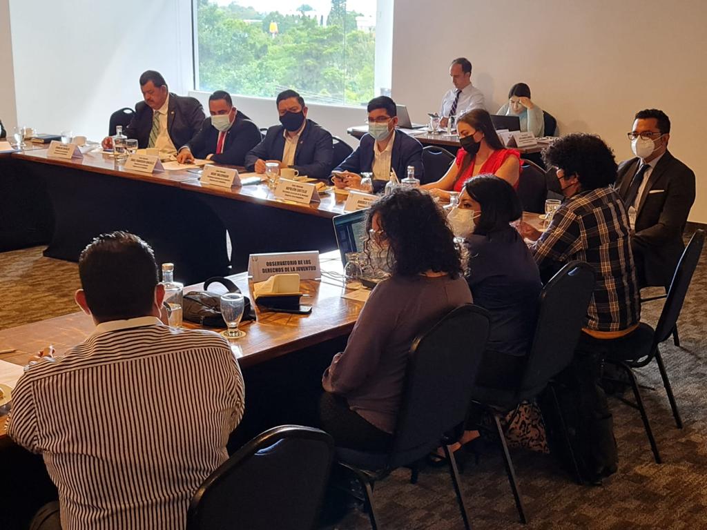 CongresoGuate's tweet photo. Para establecer un proceso de diálogo y un análisis de forma conjunta sobre iniciativas de ley a favor de la juventud guatemalteca, la Comisión de la Juventud, presidida por el diputado Vasny Maldonado, se reunió con organizaciones que velan por el desarrollo de los jóvenes. https://t.co/8DB7q5fqBi