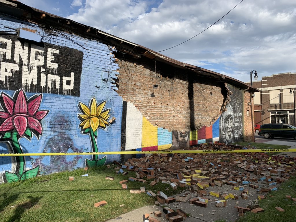 Kaitlin Durbin on Twitter: "Toledo's George Floyd mural at Summit and  Lagrange collapsed today. A city building inspector says it was “just age.  It just came away.” They had noticed it bowing