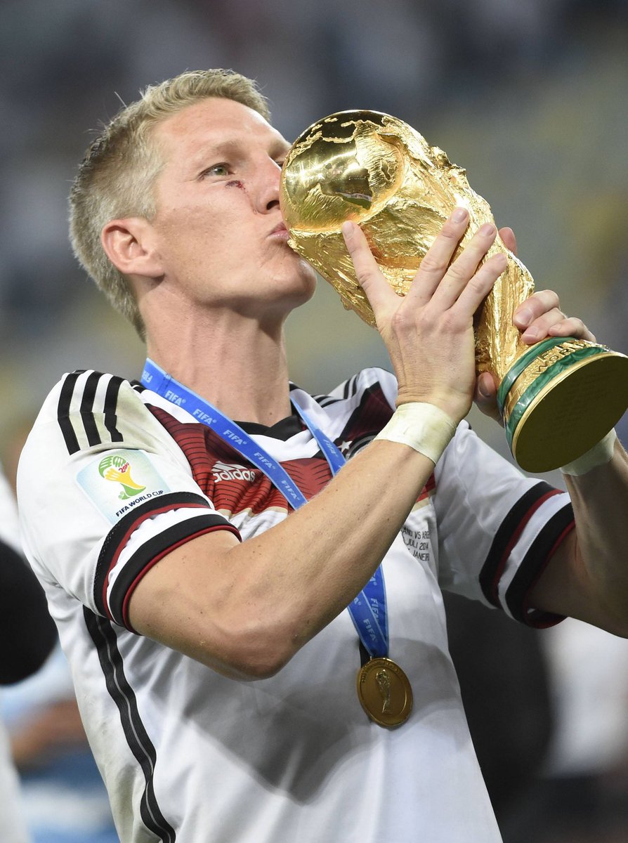 31Teambs's tweet photo. #7YearsAgoToTheDay -> World Champions! 🏆🙌🏼 ❤💛🖤🎖
@DB_Team @BSchweinsteiger 
.
.
.

#schweinsteiger #DFBTeam #worldcup #otd #memories #maracana #fifaworldcup2014 #Fußballgott #football #Germany #worldchampions #tb #legend https://t.co/MojmPeOrD1