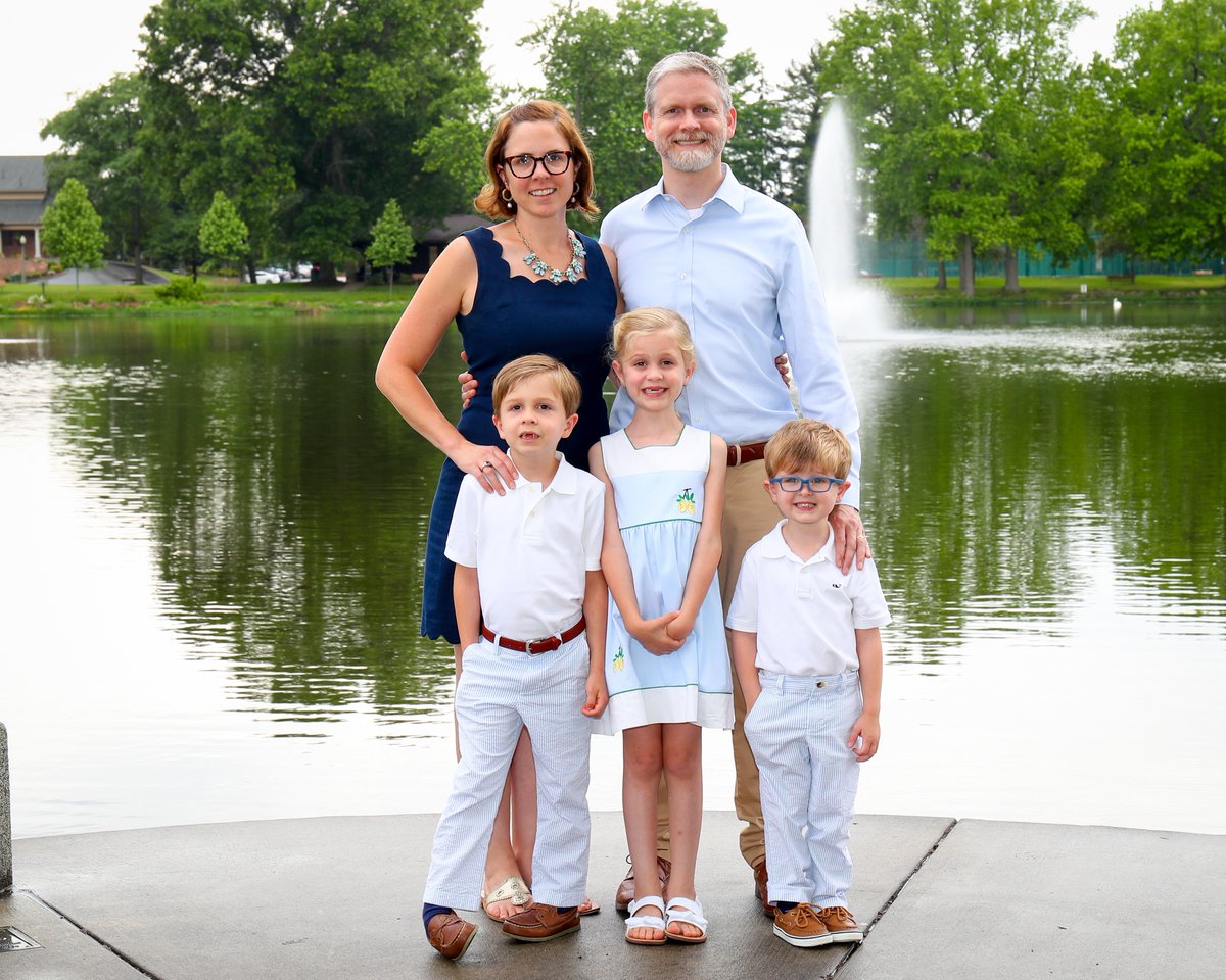 learystudio's tweet photo. The Ference Family came together from NYC, Washington DC, Baltimore, and Columbus to have their family portraits taken! Thank you for choosing Leary Studio! https://t.co/aZai9Or7Za