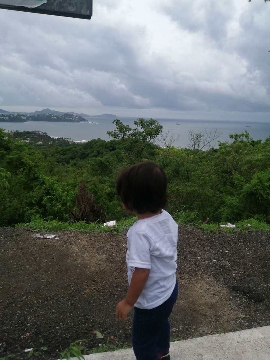 Ricayaros's tweet photo. El Zaid viendo los barcos, desde el mirador!
#recuerdos https://t.co/rklca20l6C
