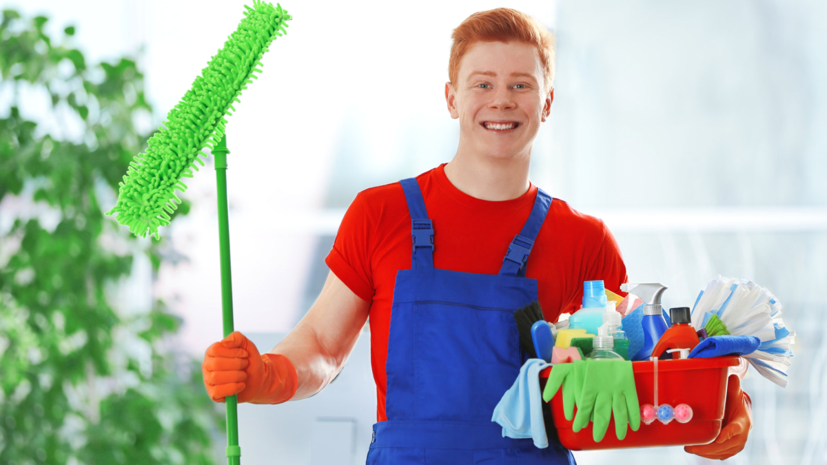 клининг инструменты. уборщик мужчина. американская уборщица. пылесос 80 годов. главный уборщик.