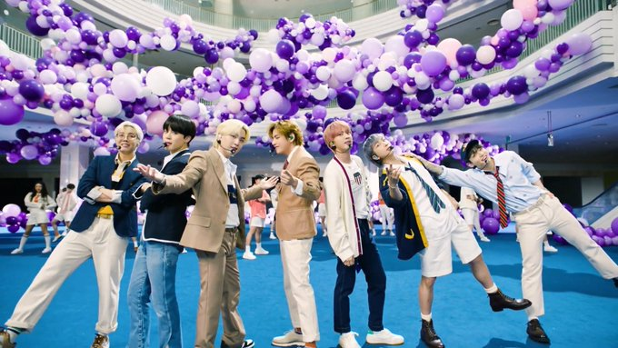 YOONGIPR0DX's tweet photo. our boy did so well today can't wait for tomorrow's performance, the performance was amazing, and I'm so speechless rn, also the interview was so funny and I couldn't stop laughing, I love them so much. SEE YOU GUYS TOMORROW FOR D2!!

#BTS #방탄소년단 @BTS_twt #BTSonFallon https://t.co/om7yZIPFKW