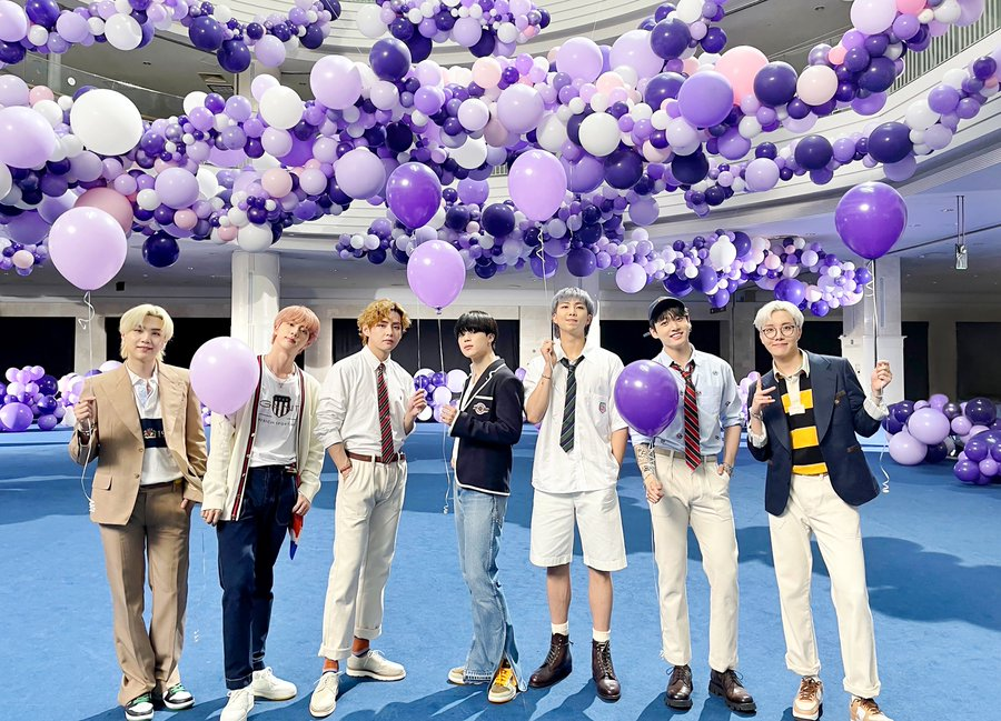 YOONGIPR0DX's tweet photo. our boy did so well today can't wait for tomorrow's performance, the performance was amazing, and I'm so speechless rn, also the interview was so funny and I couldn't stop laughing, I love them so much. SEE YOU GUYS TOMORROW FOR D2!!

#BTS #방탄소년단 @BTS_twt #BTSonFallon https://t.co/om7yZIPFKW