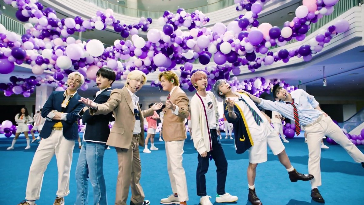 STARGAZEYOONS's tweet photo. their outfits give off hufflepuff vibes and it suits them omg 🧡💛💜 #BTS #FallonxBTS https://t.co/V7BSPat2WP