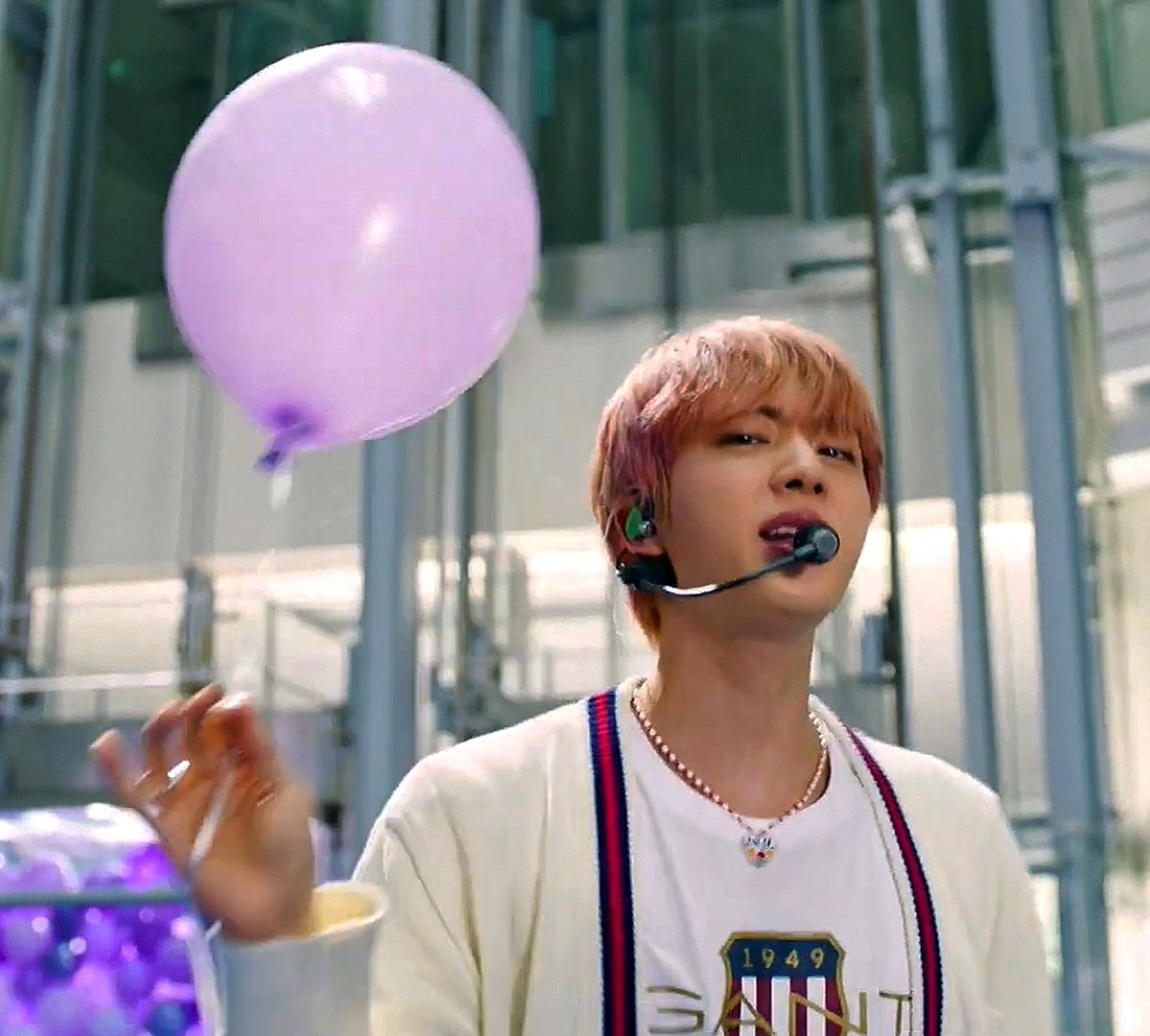 jinnieeby's tweet photo. o jin é só um neném 🥺 https://t.co/UXuAtX9RRY