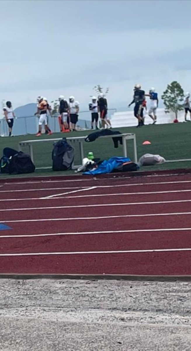 LAMENTABLE
A pesar de las indicaciones de la ONEFA,  de la Federación y las autoridades sanitarias, los Leones de la Universidad Anáhuac Querétaro, se encuentran trabajando en el campo, a pesar de que ya se han detectado seis casos positivos de Covid-19 en jugadores.