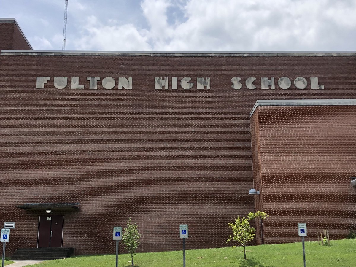 counselor_dee's tweet photo. Today I said goodbye to Fulton. 🥺 It’s a struggle leaving the people who became family over the past 4 years…

BUT I’m grateful to LCHS for taking a chance on me &amp; giving me the opportunity to work in the community I live in. 🧡

✌🏻out Falcons. I ❤️ you all!
Thank you. 

#FFL https://t.co/QojjnuSh71