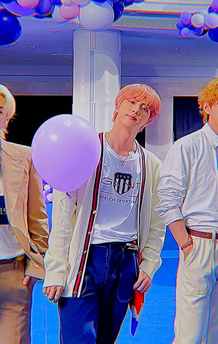 jinsprotect's tweet photo. THIS style guys! #진 💎🌱 https://t.co/alOYpTHIZO