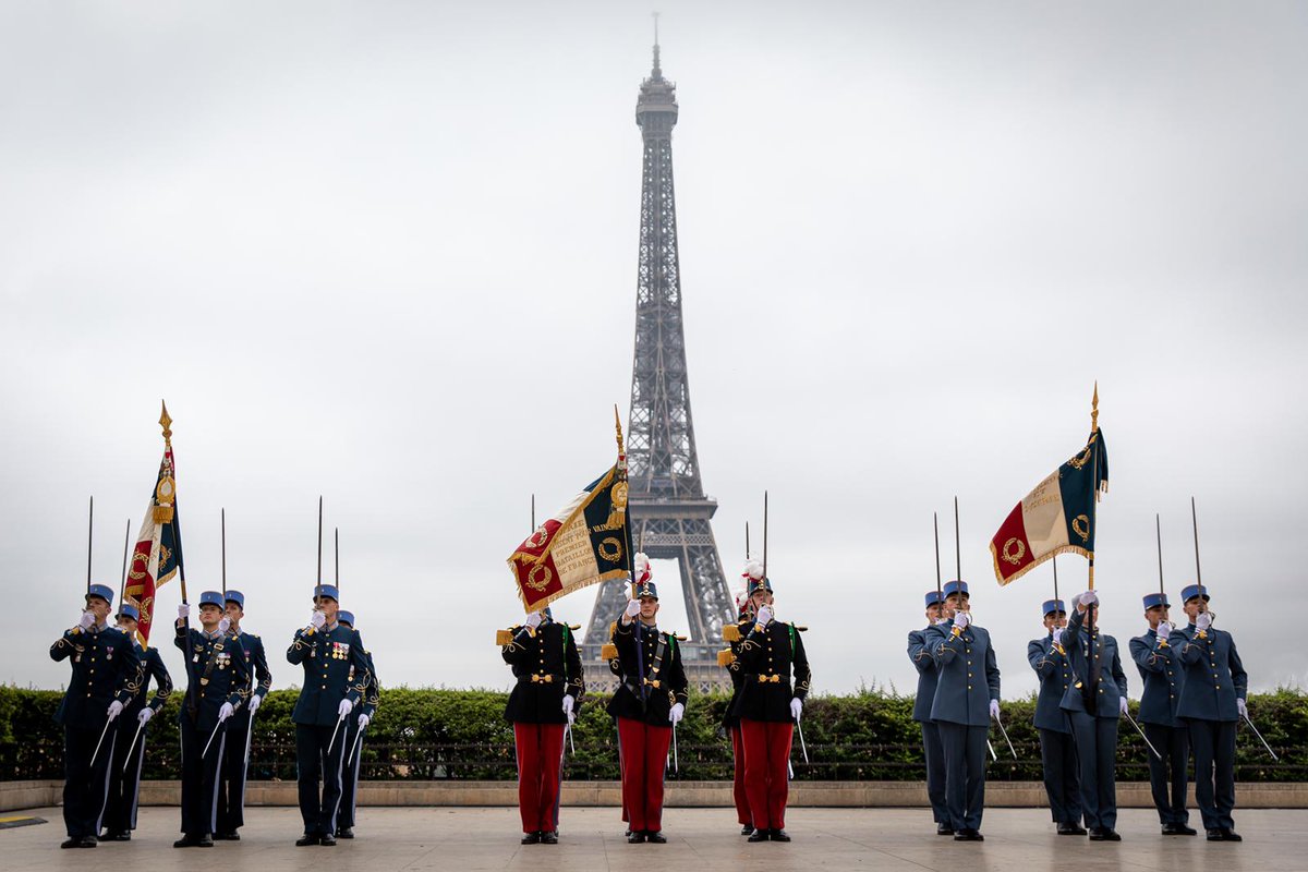 SaintCyrCoet's tweet photo. #TousPrêts pour le #14Juillet 
Les trois écoles de l'Academie militaire de Saint-Cyr Coëtquidan descendront dans quelques heures la plus belle avenue du monde. https://t.co/SwPytrzVum