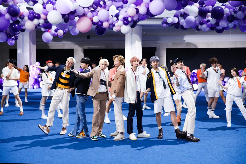 BTS_twt_Bighitt's tweet photo. 사랑해요 아미 💜 https://t.co/7zqUHYpTBi