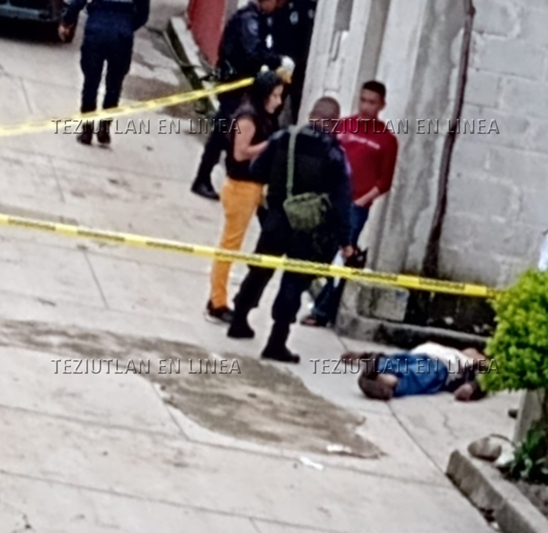 LineaTeziutlan's tweet photo. Muere hombre en la via publica sobre el municipio de #HUITZILAN https://t.co/jX35xzMXO2