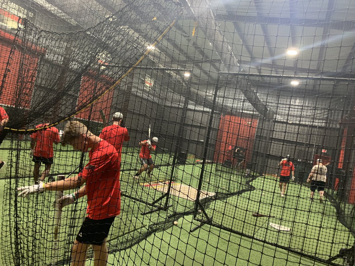ScorpionsBsb1's tweet photo. 16U Scorpion’s getting after it at the Facility tonight. Getting our A swings off and getting better.
#ScorpionsBaseball
#LetsGoScorps https://t.co/XsVC1Z4LVq