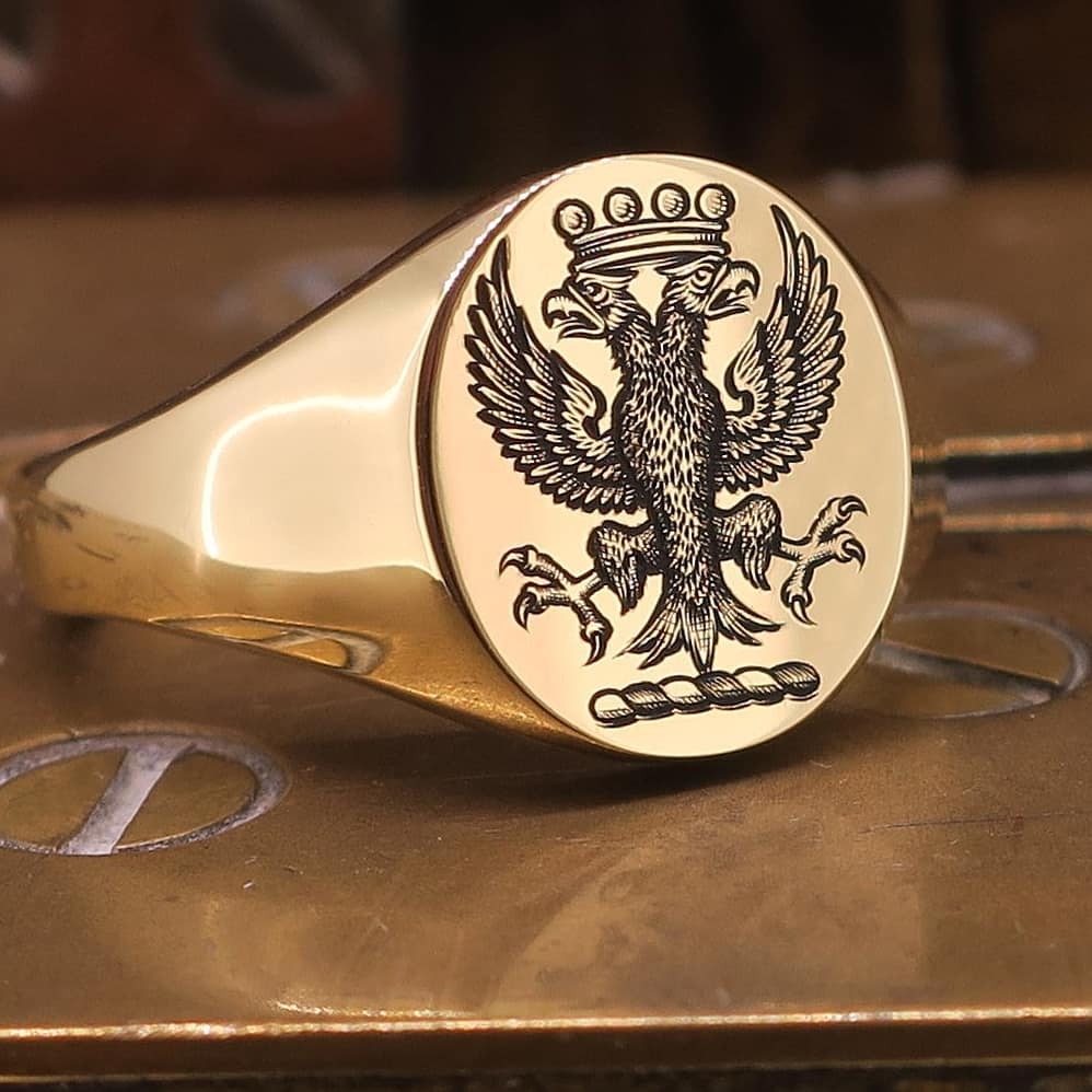 londonengraver's tweet photo. The completed surface engraved family Crest ♡
#londonengraver #masterhandengraver #masterengraver #mastercraftsman #signetring #signetstyle #pinkyring #crestring #goodthingstaketime #engraveyourstory #familyheirloom #madebyhand #jewelrygram #jeweller… https://t.co/RmjyL0afuV https://t.co/j2bRGJhPVB