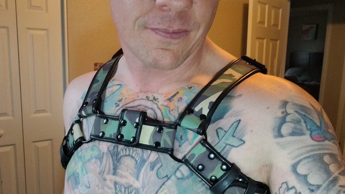 Showing off this new piece from @FortTroff on #chaterbate https://t.co/3jBJLeSA2v https://t.co/W7GuR