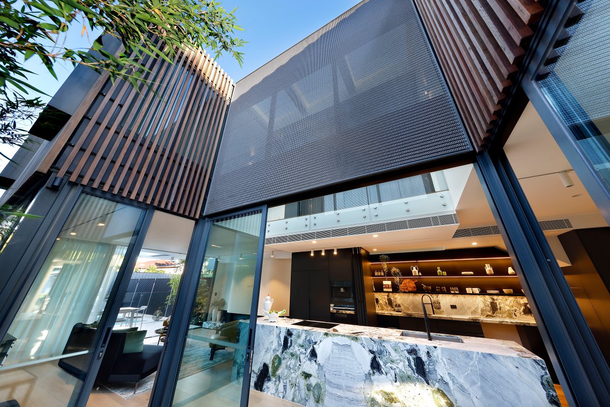 These stunning, high-end, duplex townhouses sit in the heart of Leichhardt, Sydney. The two architecturally designed luxury abodes include exquisite finishing details and Kaynemaile exterior screens. Full case study: bit.ly/2U74uuQ #solarshading #architecture #australia