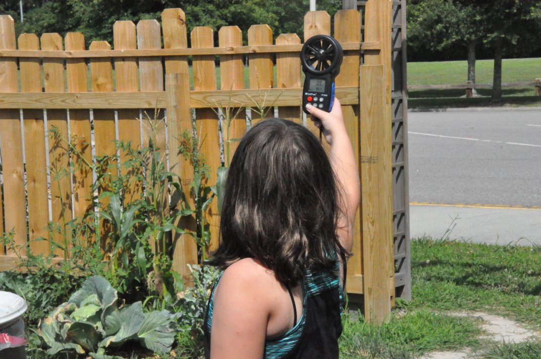 KevinRickard4's tweet image. Developing a routine with the Summer Garden Camp. First thing. Take weather measurement readings. Temperature, wind speed, precipitation. These are the new anemometers we got through @donorsChoose. They measure temp too. @WilsonTishia @vbschools @BeachSupe #vbalwayslearning