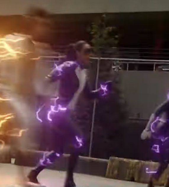 Speedster Iris running with her family. What an awesome moment.  #TheFlash #RunIrisRun