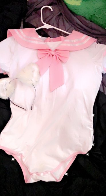 Tonight&rsquo;s outfit for camming 🎀✨  Link below. Follow me and enable desktop notifications to get updates