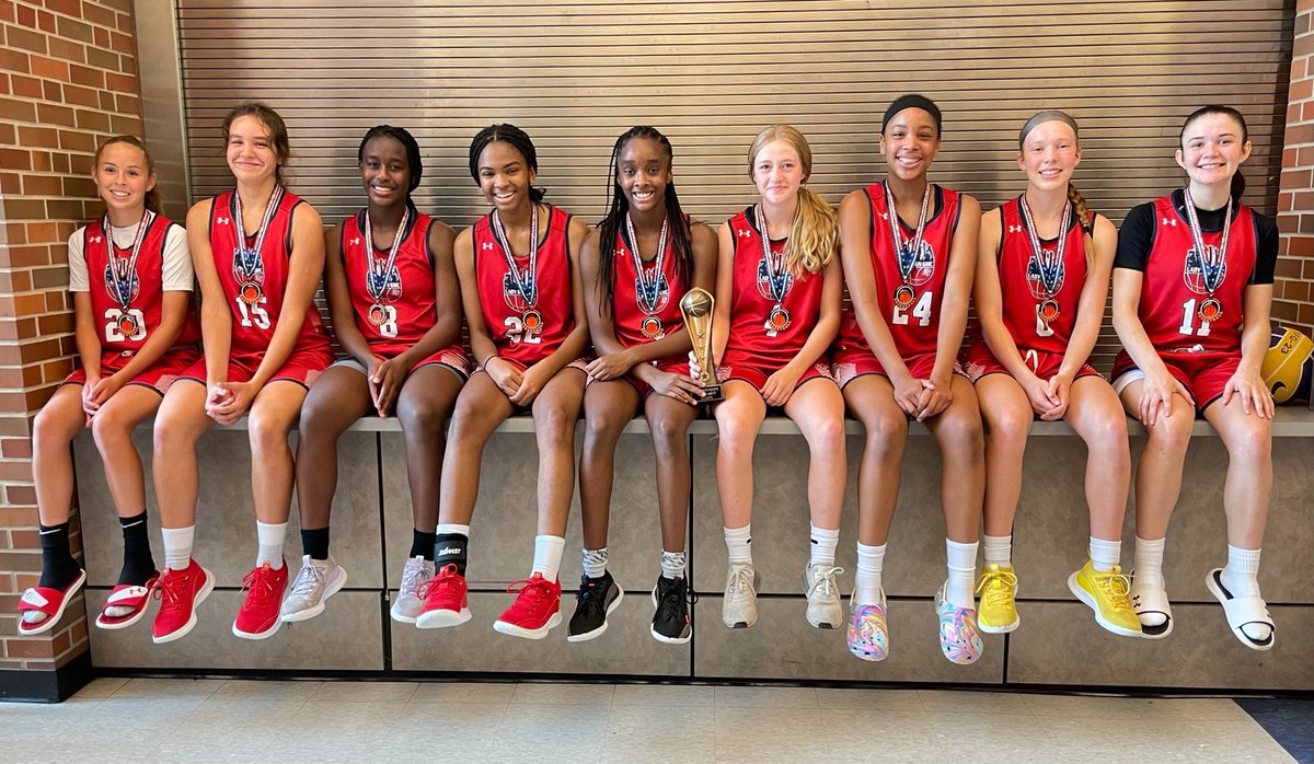 GenerallyJustin's tweet photo. This 2026 group is SPECIAL!             Two week journey - started in KC winning a high school tournament - Next stop Indianapolis where the girl’s competed in the All American JR All Star showcase - Followed by the UAA Session II tourney - Capped off back home with Mayor Lucas! https://t.co/qqV6ZHxl7u
