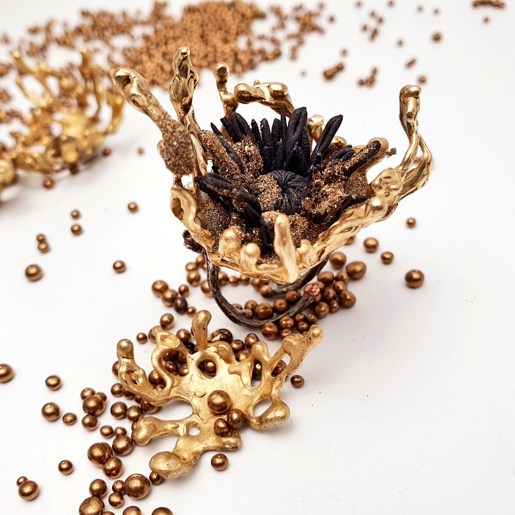 MBelicovici's tweet photo. Sea anemone, the sweet golden predator. My view.
#jewelry #contemporaryartist #sculpture #moderndesign #art #modernart #jewelrydesign #inspiration #jewelry #artobject #artgallery #statementjewelry
#StreetStyle #romania
#ジュエリー 
#リング
porcelain core by #artist Daniela Cățoi https://t.co/xAIxqjY4rJ