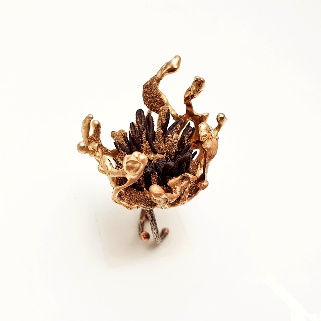 MBelicovici's tweet photo. Sea anemone, the sweet golden predator. My view.
#jewelry #contemporaryartist #sculpture #moderndesign #art #modernart #jewelrydesign #inspiration #jewelry #artobject #artgallery #statementjewelry
#StreetStyle #romania
#ジュエリー 
#リング
porcelain core by #artist Daniela Cățoi https://t.co/xAIxqjY4rJ