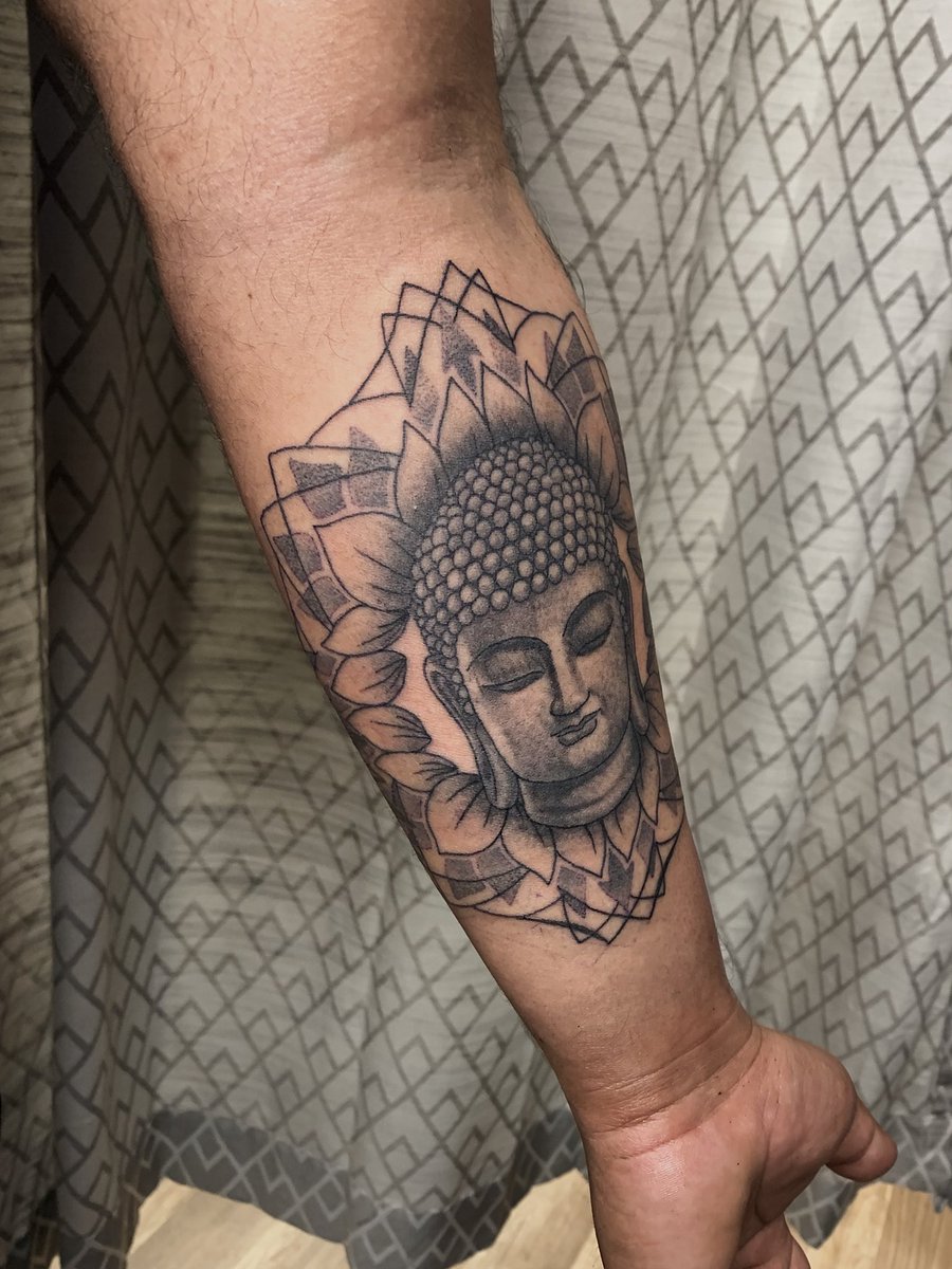 Pocatattoos's tweet photo. Buddha mandala filler https://t.co/RWDhEb4O1w