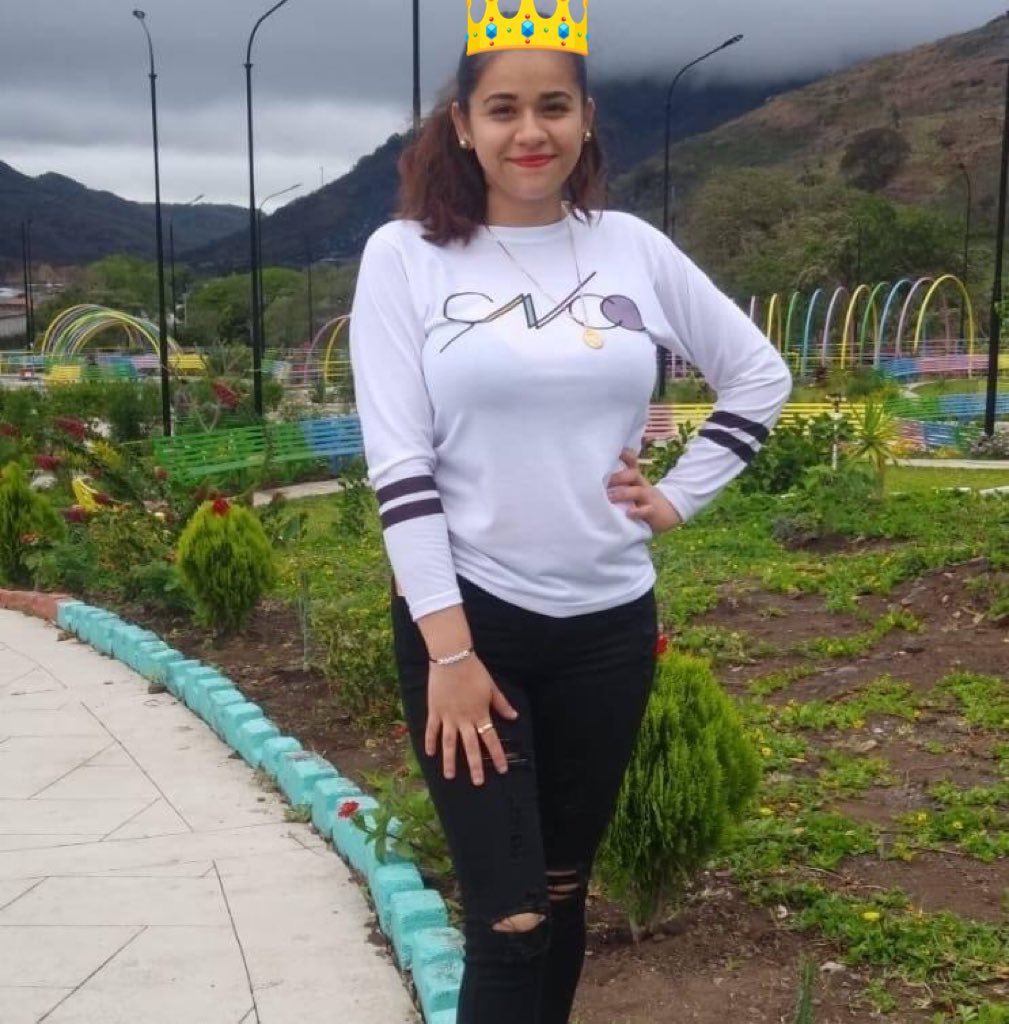 lilipos7's tweet photo. Feliz 5to aniversario hermana cncowner. Dios bendiga cada uno de tus pasos siempre. Aunque no nos conocemos en persona, me caes súper bien y tuve la dicha de disfrutar contigo el último concierto de los Chicos en vivo por Google meet ❤️🥰  #AmigaSecreta @CNCONicaragua @YubelkaDe https://t.co/rrCvx1dfVD