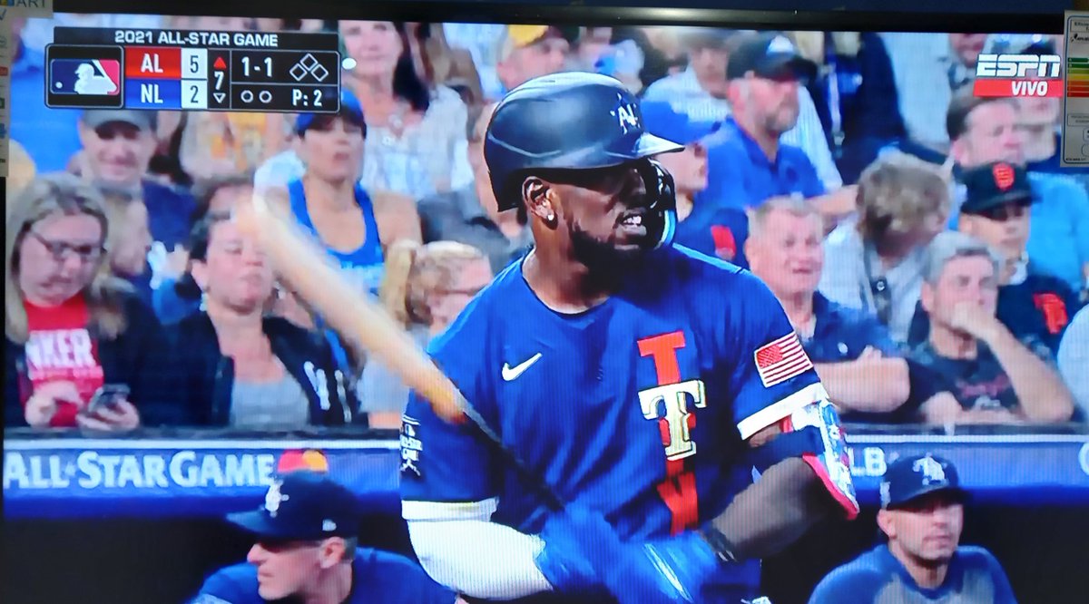 Drianrogelio's tweet photo. ¡El cubano José Adolis García en su primer All-Star Game!!! 👏👏 #HazloGrande #EstrellasMLB #StraightUpTX https://t.co/m3rdOkpttM