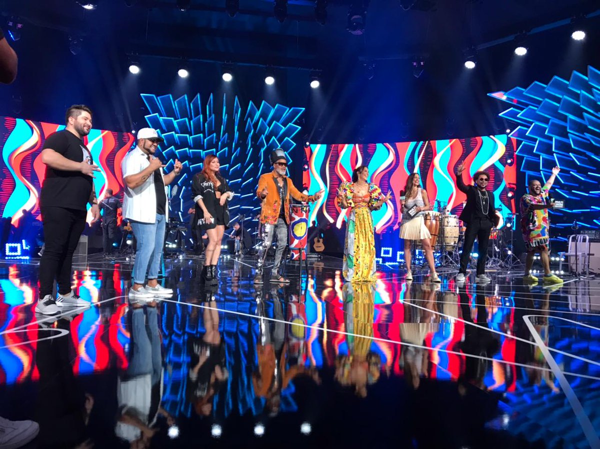 Pitty's tweet photo. que energia boa foi essa noite! lançando #TempoDeBrincar e cantando um clássico com @ivetesangalo 🤘🏾 foi foda! valeu @multishow https://t.co/NGpq60Kfiv