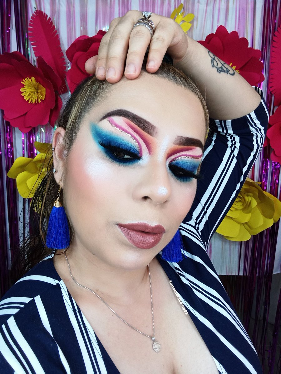 YRievera's tweet photo. Me encanto que dicen ustedes #look #tapatia #yanethmakeup92 #maquillaje https://t.co/wOzTejNlDW