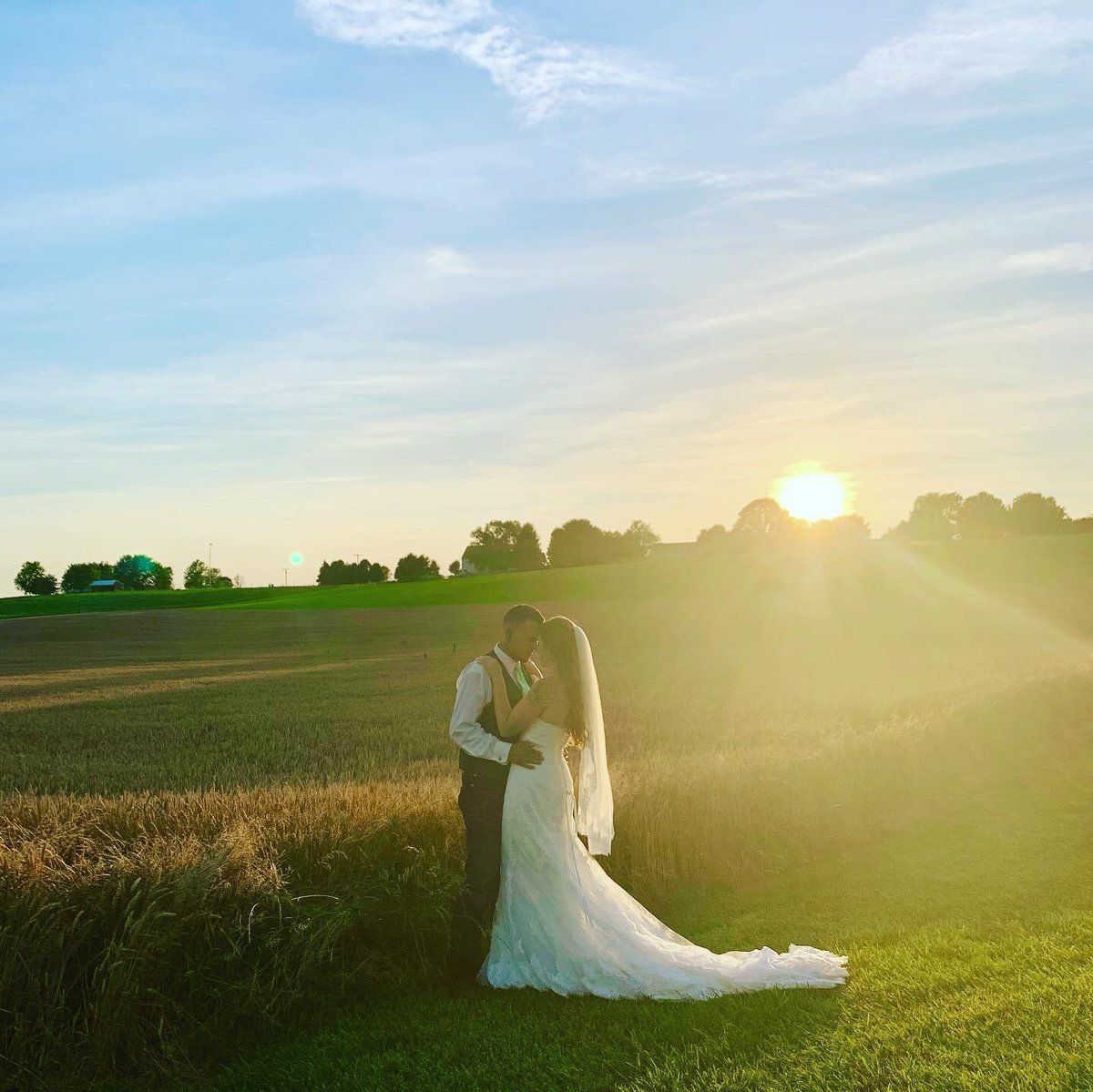 jleeschwartz's tweet photo. I married my best friend. 😍🥰 I’m such a lucky lady. I get to spend forever with you. ❤️ https://t.co/i6wv4abu4A