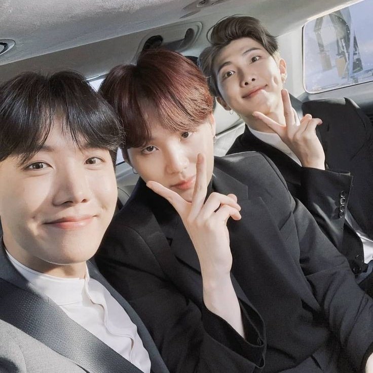 bluesidekstore's tweet photo. 🌈 bordado bts - mixtapes rapline
presente para a @140503atSUGA 🥺

encomendas na dm!! https://t.co/MqQrmLaONh