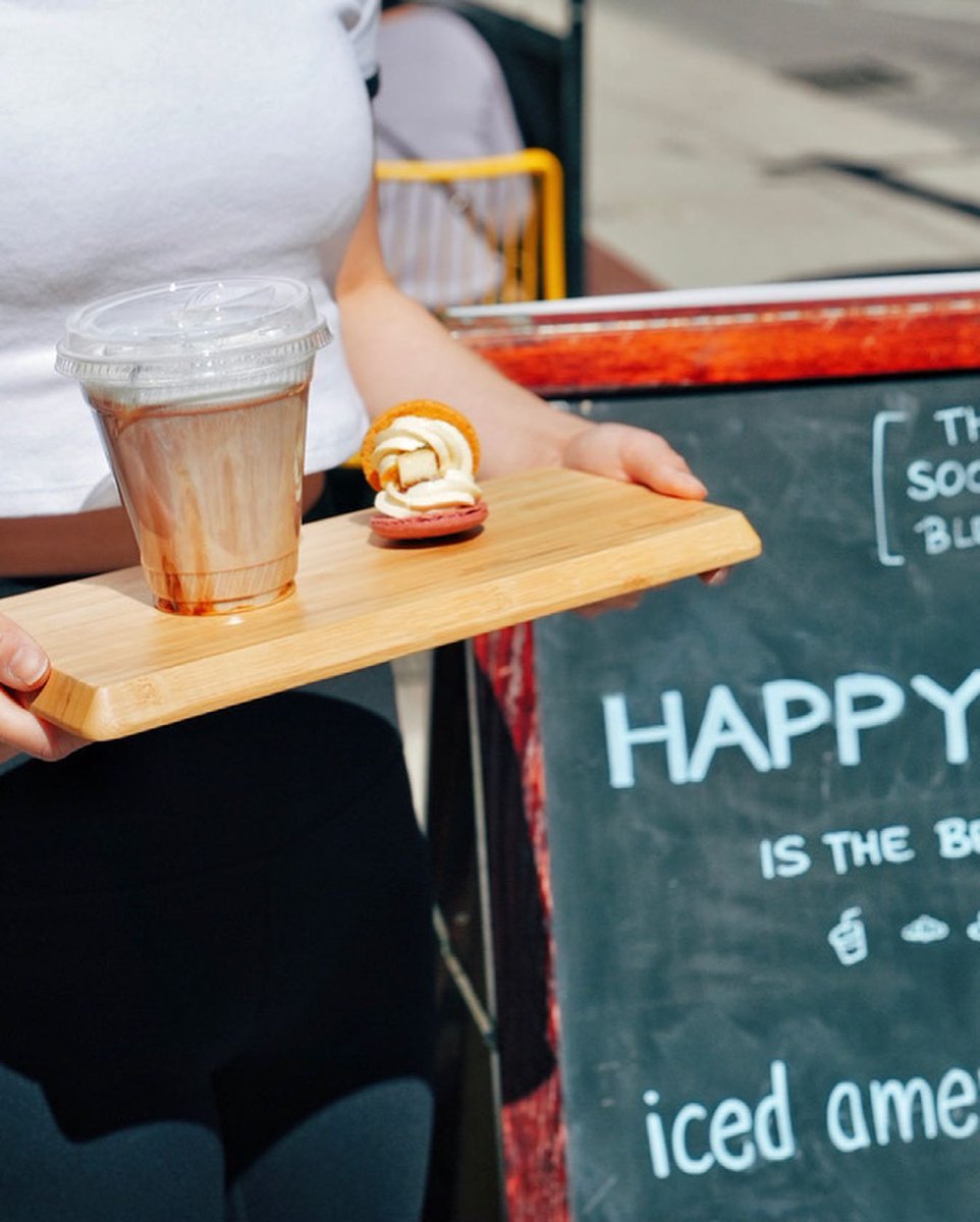 Cool off and treat yourself with goodies from The Social Blend, located at the heart of Yonge and Eg 💛

Monday to Friday 3-5PM, get an iced americano for $2, or a macaron + any drink for $6! #HappyHour 

#thesocialblend #foodie #torontolife #CoffeeAddict #FridayMotivation