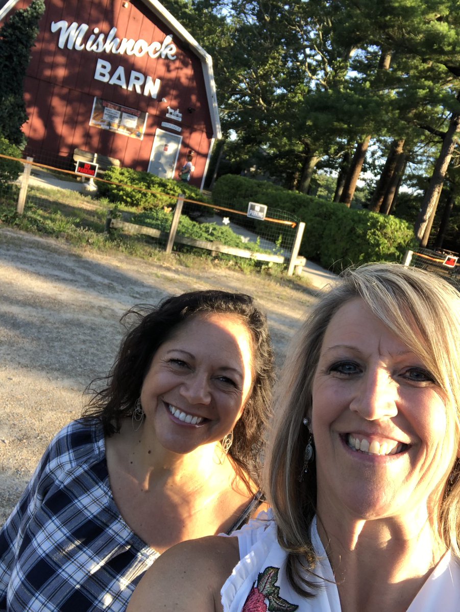 So this happened! Finally got to line dance at the Barn 🙌🏻❤️