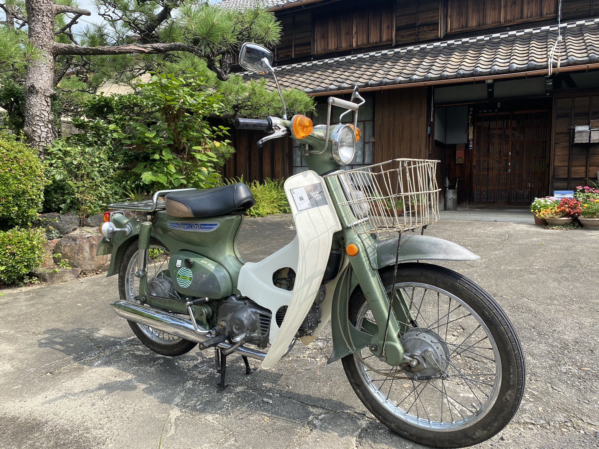 まさ テッテテー あんどんカブがあんどぉぉぉんカブになりました 71年式の行灯カブdxの スペシャルカスタムー まとまるバーも作ってもらって9月のラリーも楽しみ倍増 ありがとうございまーす Yotsuba Mc 四ツ葉モーターサイクル スーパー