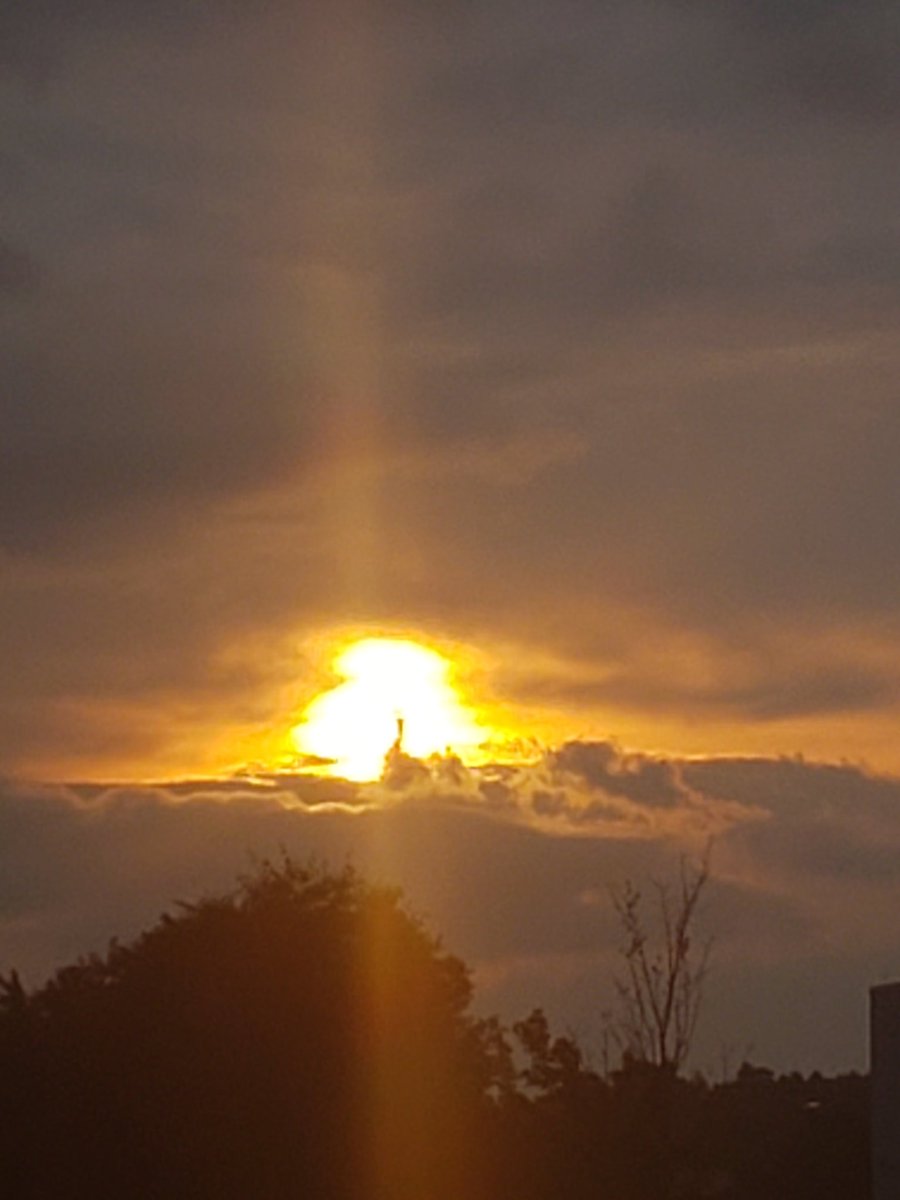Sosoft3813's tweet photo. @WKRN @megtomwx Hey Meg!!! Check out this Nashville Sunrise from this morning https://t.co/J0poKZVa20
