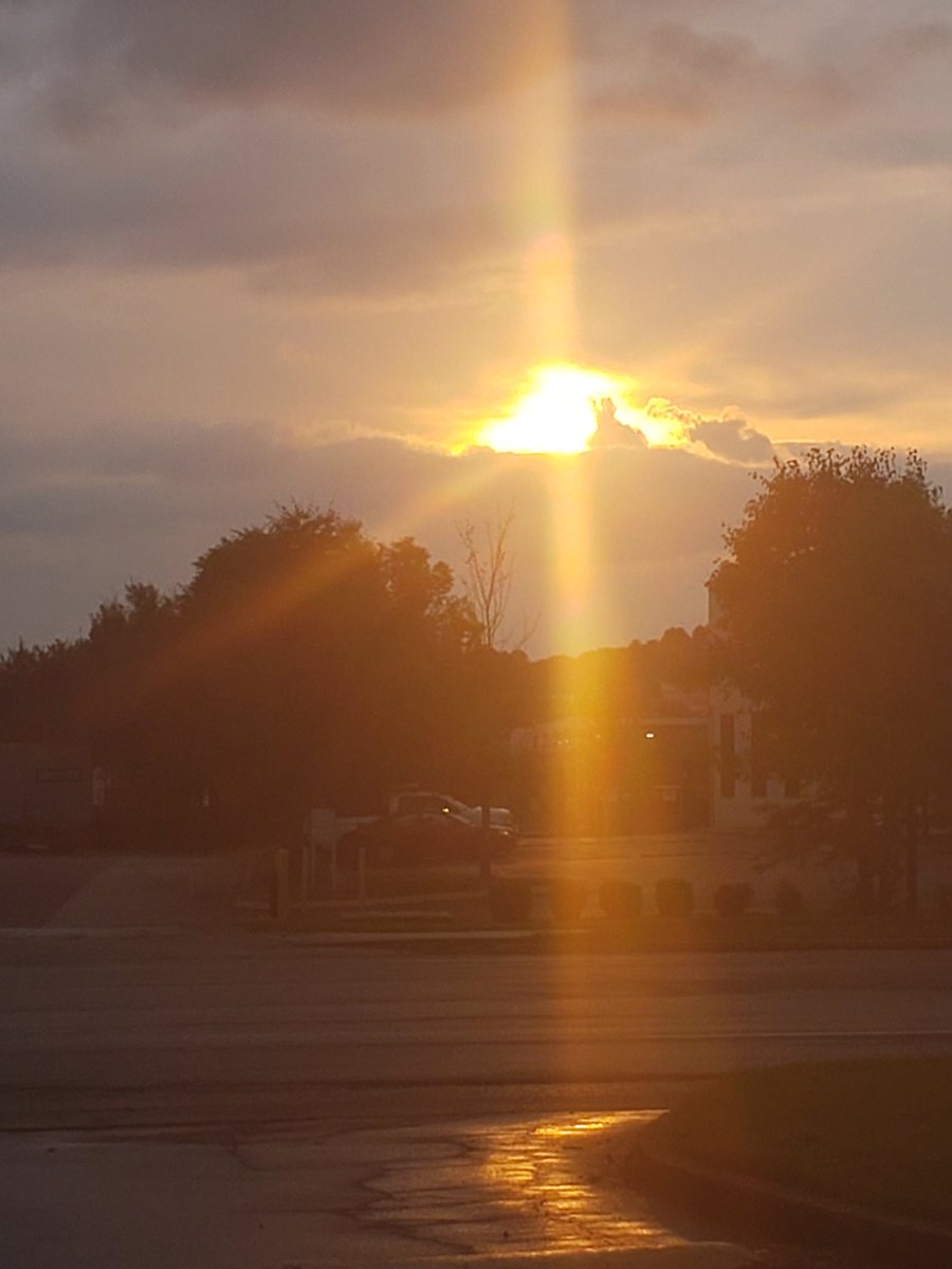 Sosoft3813's tweet photo. @WKRN @megtomwx Hey Meg!!! Check out this Nashville Sunrise from this morning https://t.co/J0poKZVa20