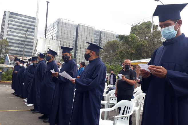 elespectador's tweet photo. En Bogotá hay 233 habitantes de calle certificados como bachilleres
https://t.co/GwI0Qs3LHs https://t.co/RXrjHD7AhN