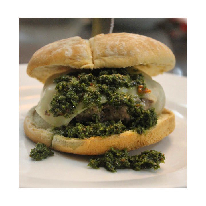 BadixGourmet's tweet photo. Burger con chimi 🤩 https://t.co/kA4qE47A71