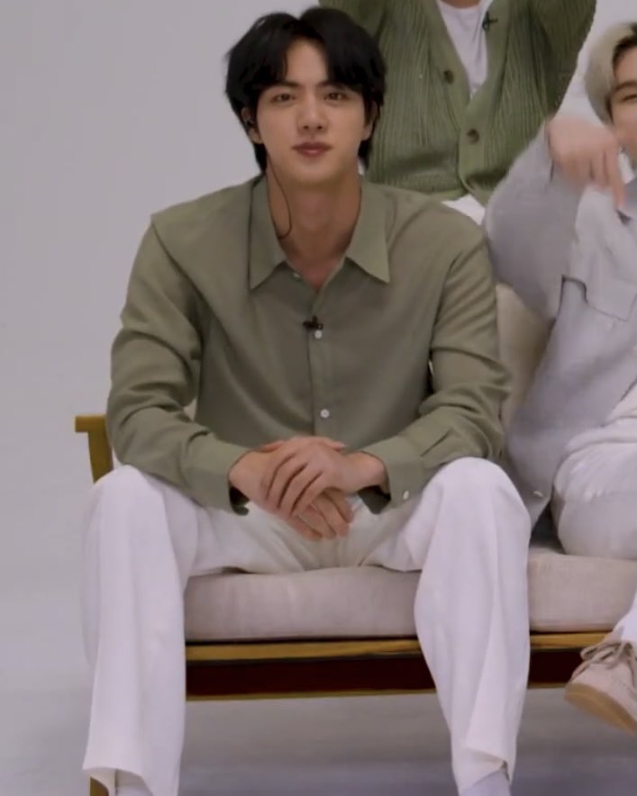 seokjinfile's tweet photo. black haired #JIN 🖤 https://t.co/DQQB5fZOOp