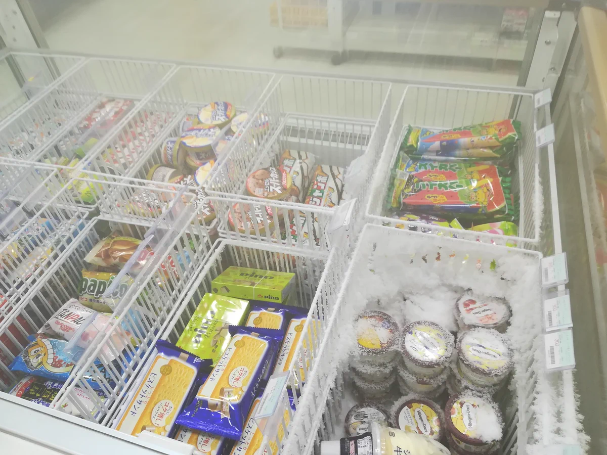 大学の購買、ハーゲンダッツのアイスだけが売れなくて霜だらけｗｗｗ
